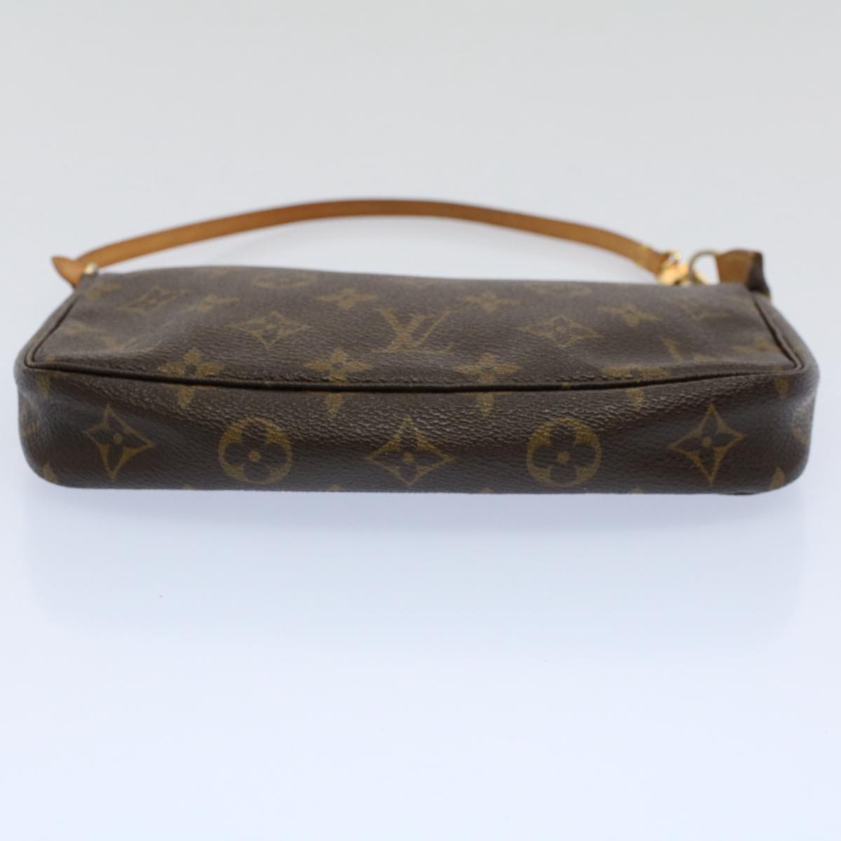 Louis Vuitton Pochette Accessoire Clutch