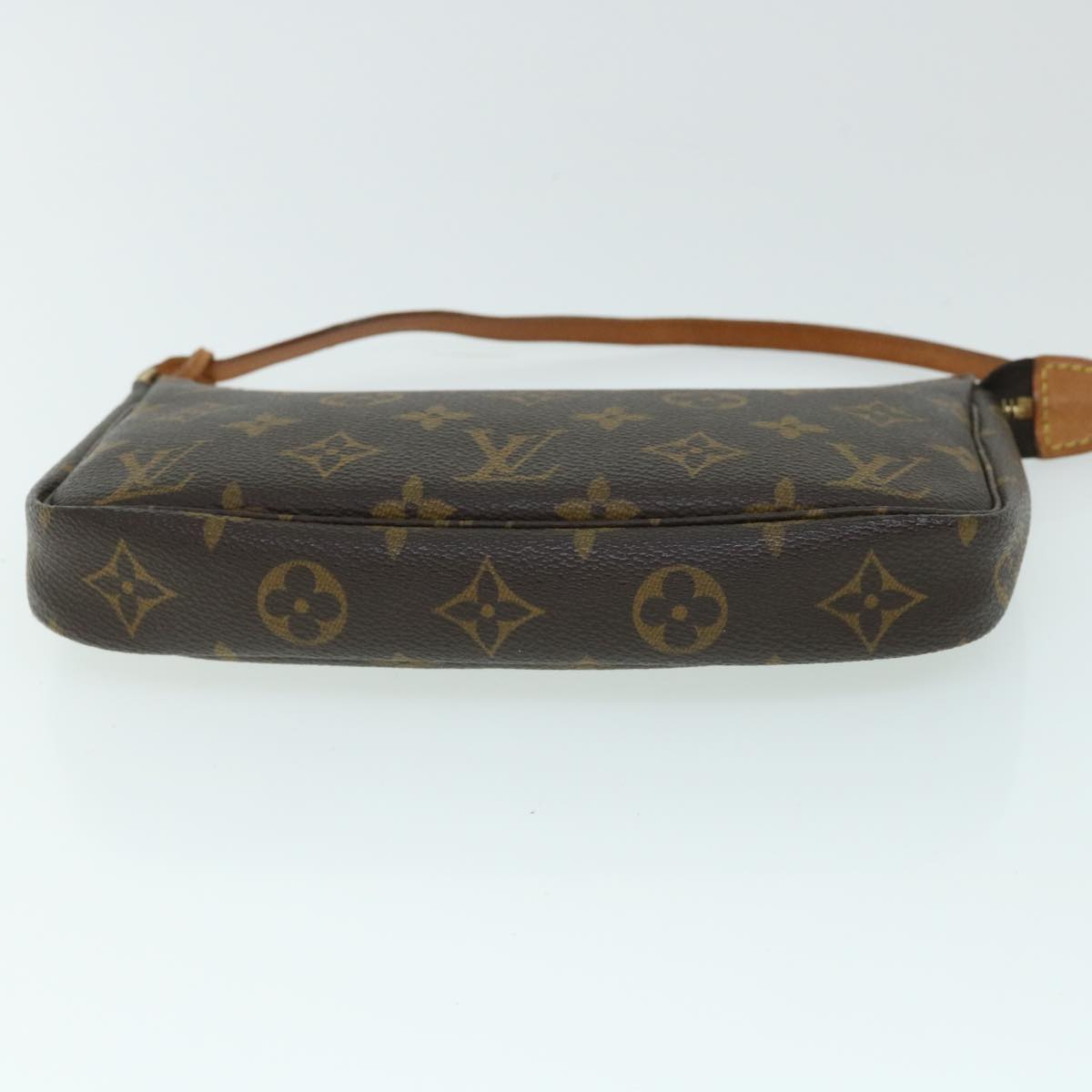 Louis Vuitton Pochette Accessoire Clutch