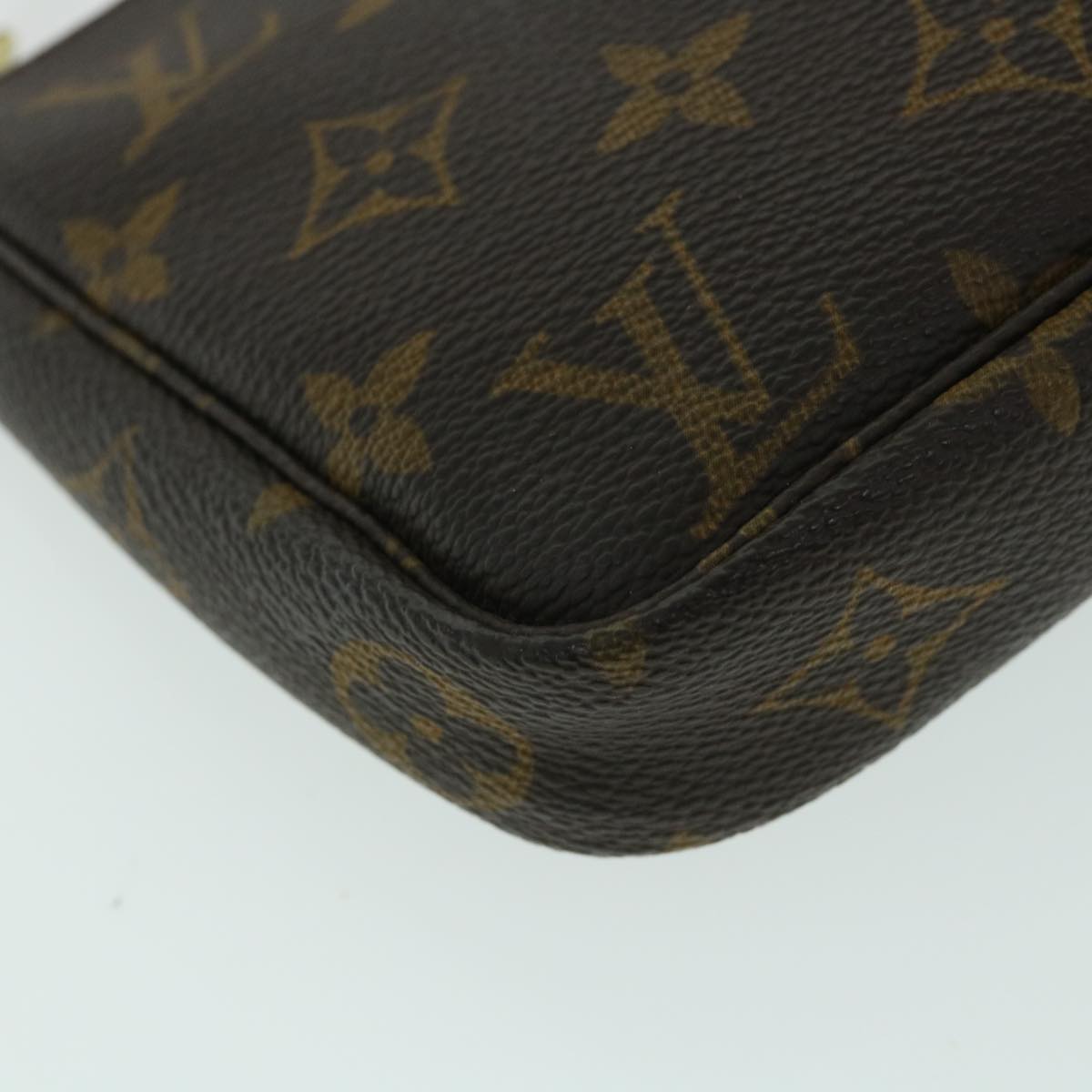 Louis Vuitton Pochette Accessoire Clutch