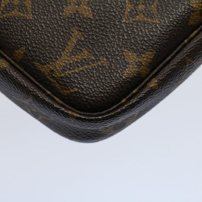 Louis Vuitton Pochette Accessoire Clutch