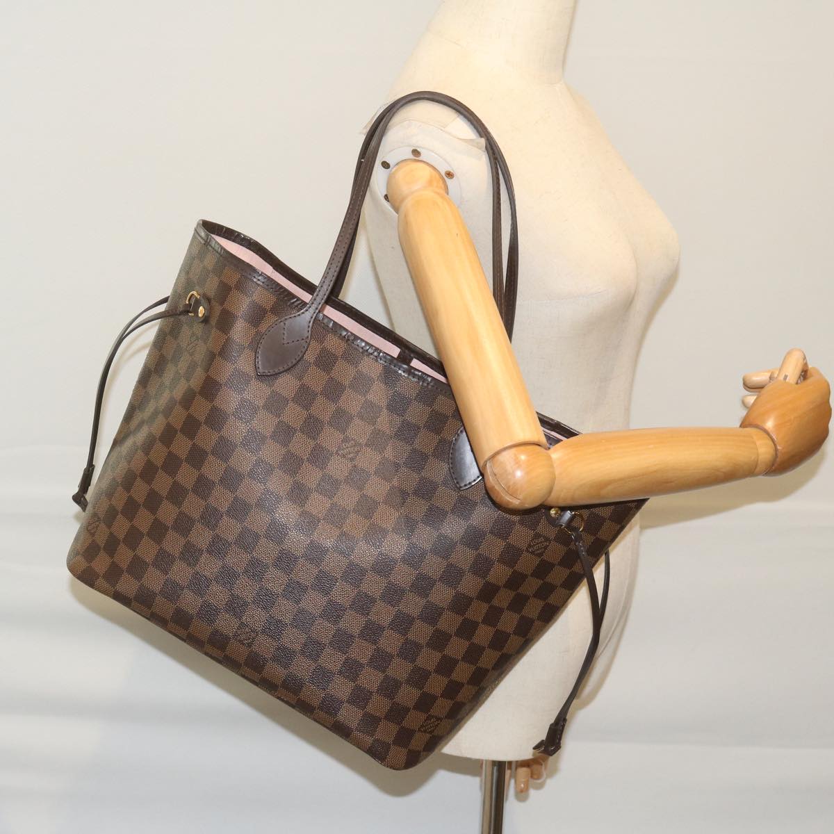 Louis Vuitton Neverfull MM Tote Bag