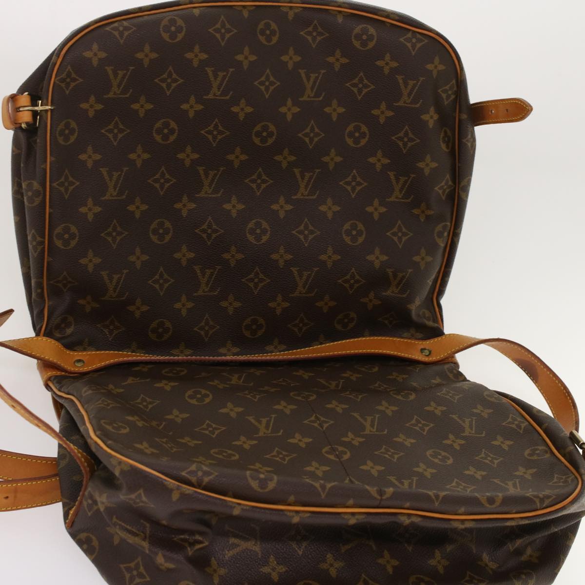 Louis Vuitton Saumur 35 Shoulder Bag