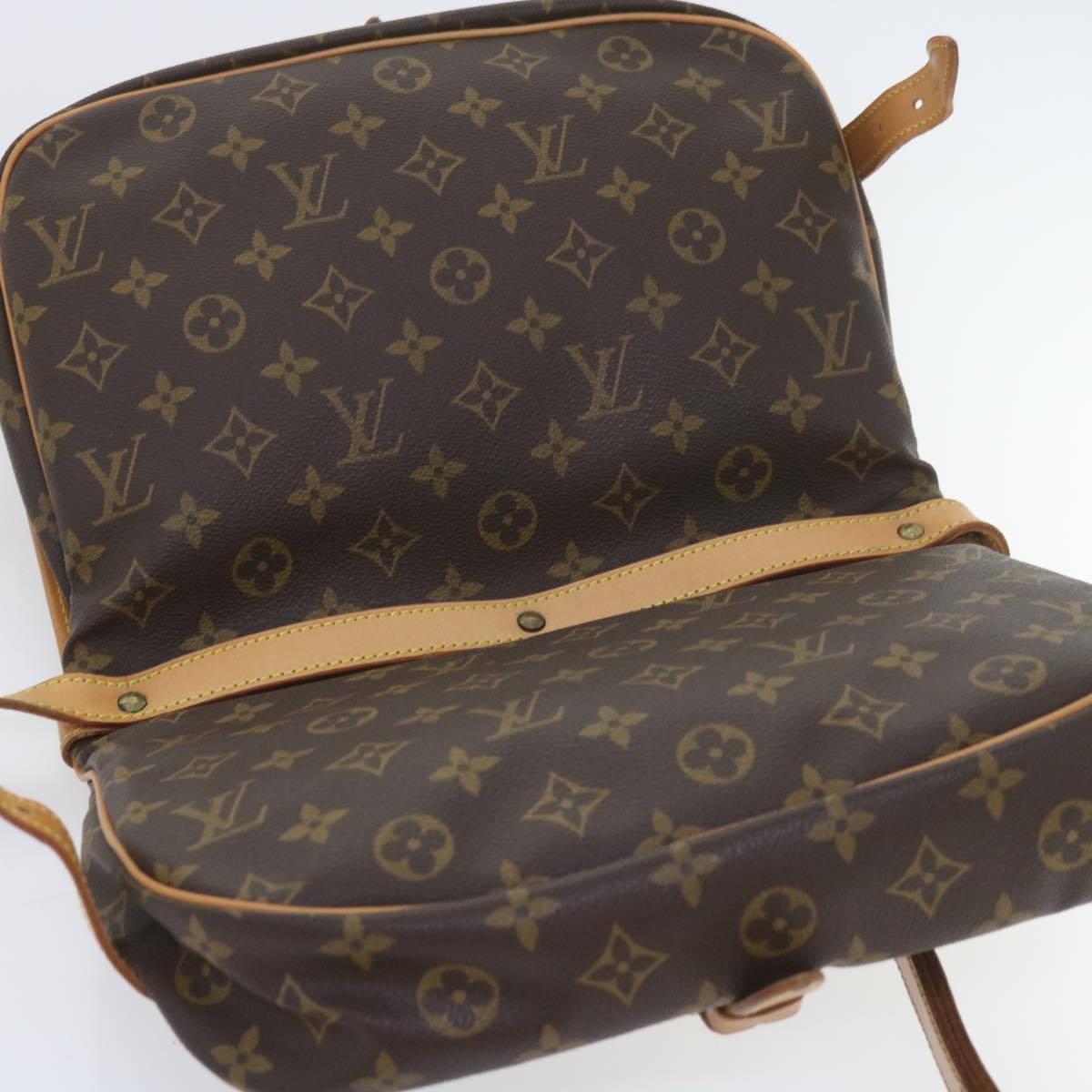 Louis Vuitton Saumur 30 Shoulder Bag