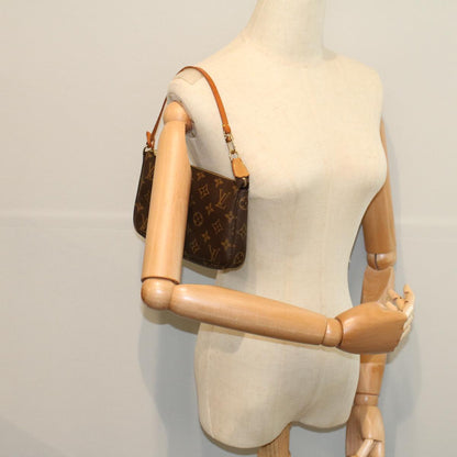 Louis Vuitton Pochette Accessoire Clutch