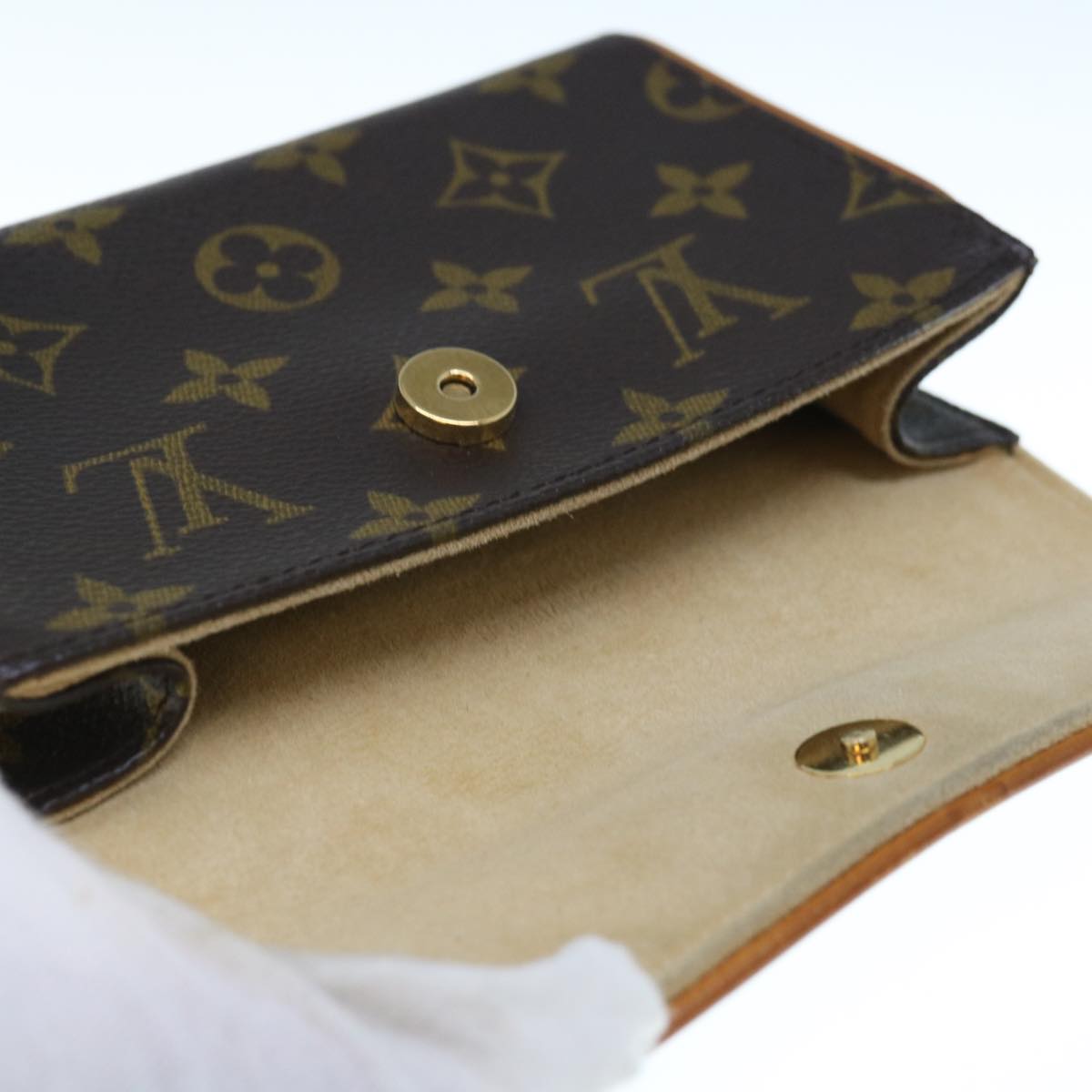 Louis Vuitton Florentine Clutch