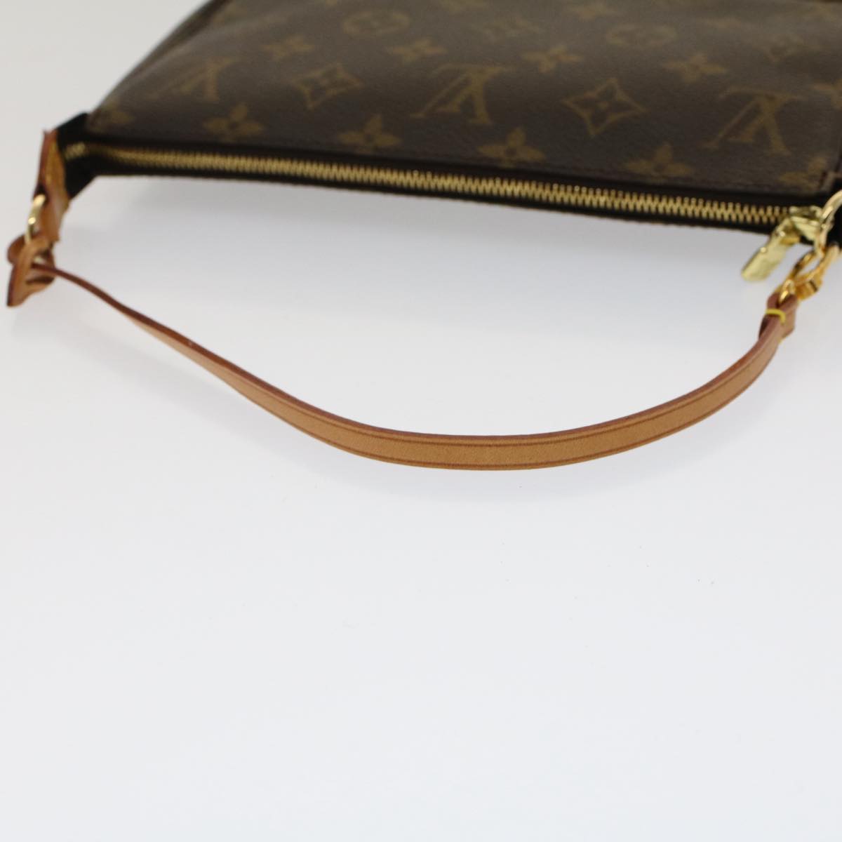 Louis Vuitton Pochette Accessoire Clutch