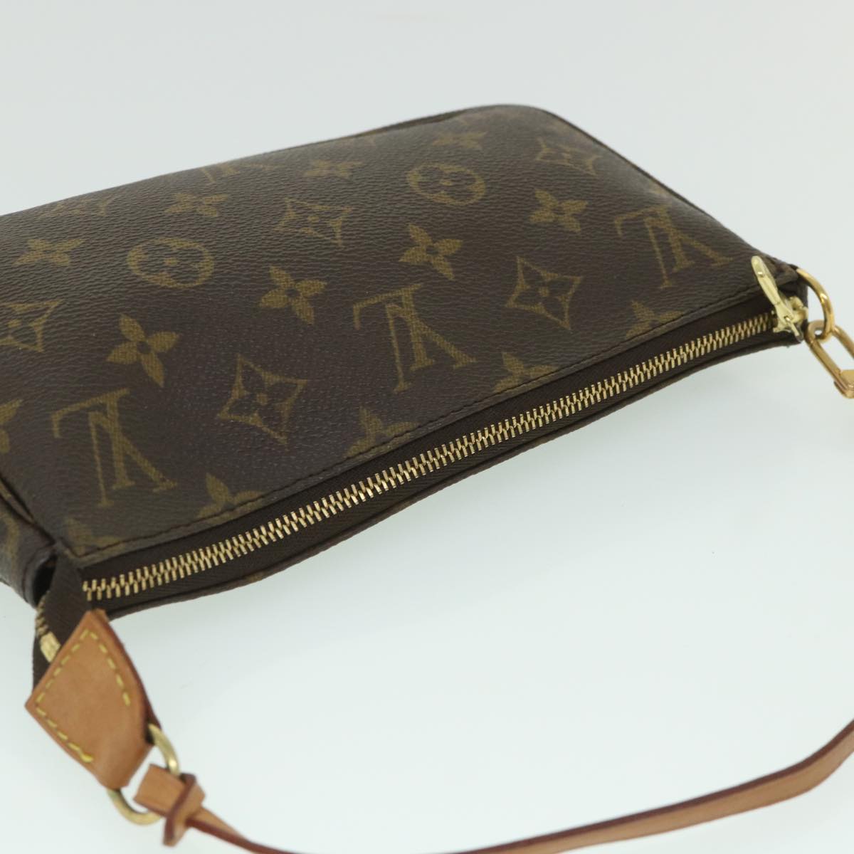 Louis Vuitton Pochette Accessoire Clutch