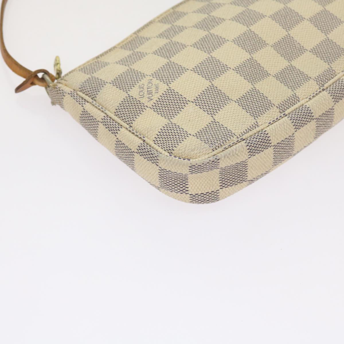 Louis Vuitton Pochette Accessoire Clutch