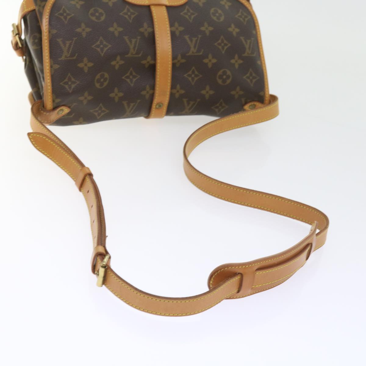 Louis Vuitton Saumur 30 Shoulder Bag