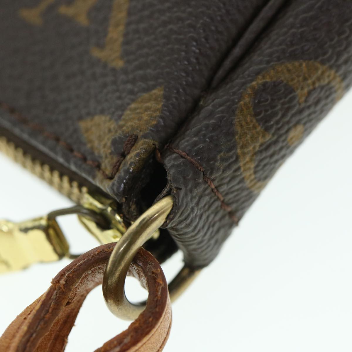 Louis Vuitton Pochette Accessoire Clutch