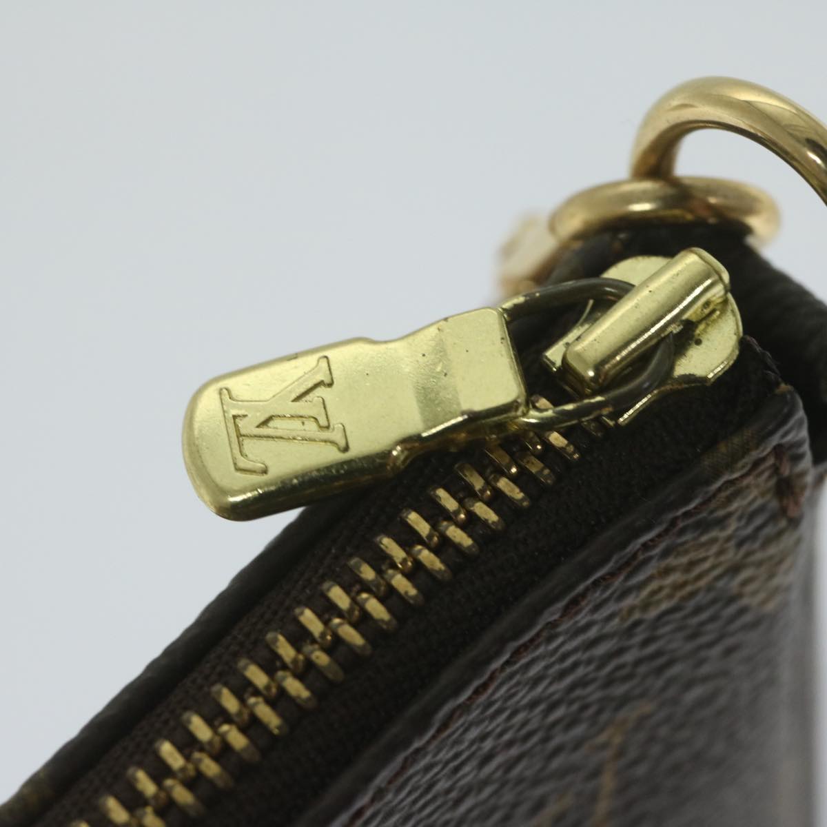 Louis Vuitton Pochette Accessoire Clutch