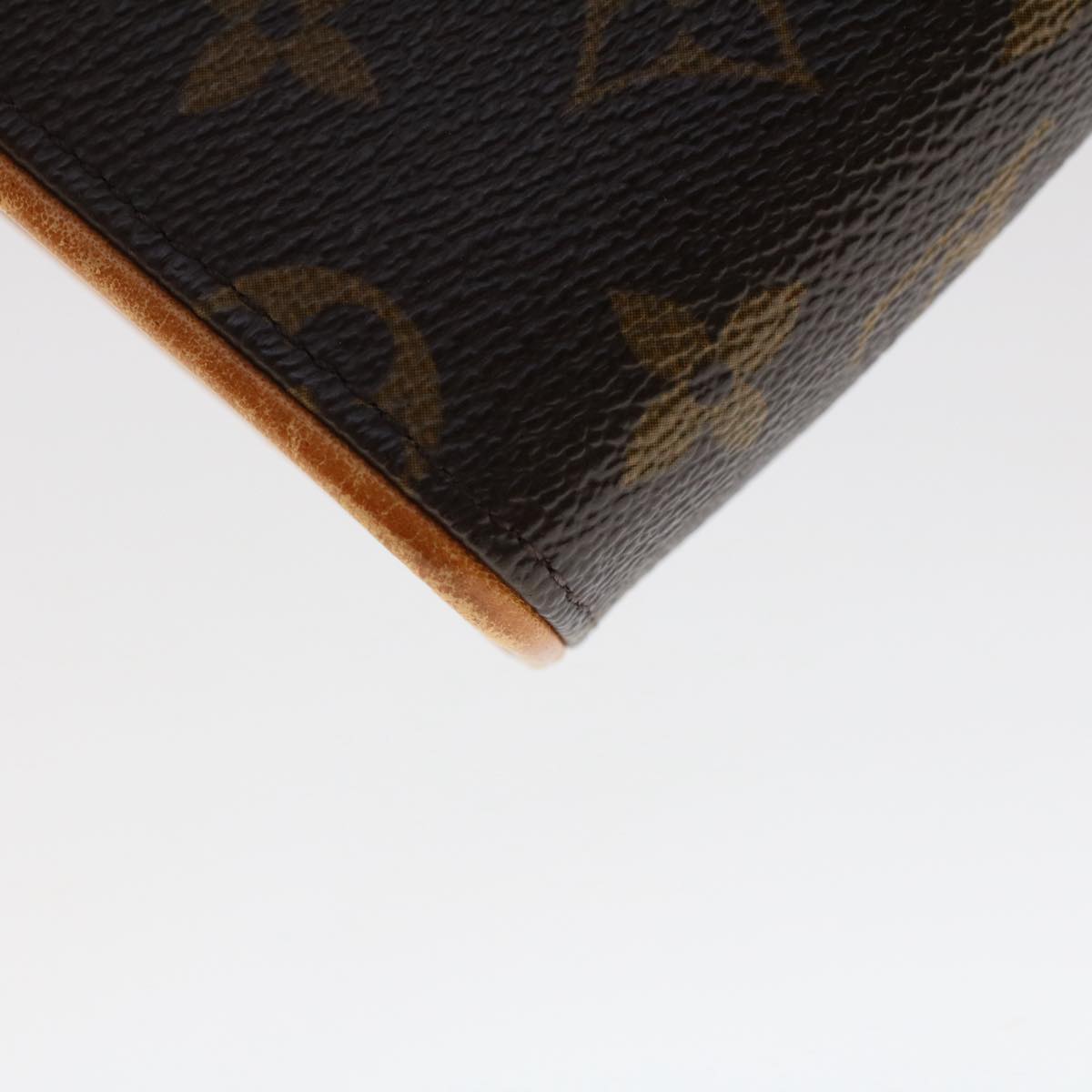 Louis Vuitton Pochette florentine Clutch