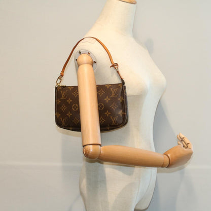 Louis Vuitton Pochette Accessoire Clutch