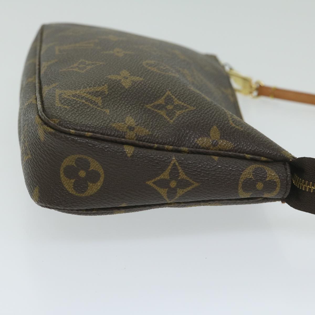 Louis Vuitton Pochette Accessoire Clutch