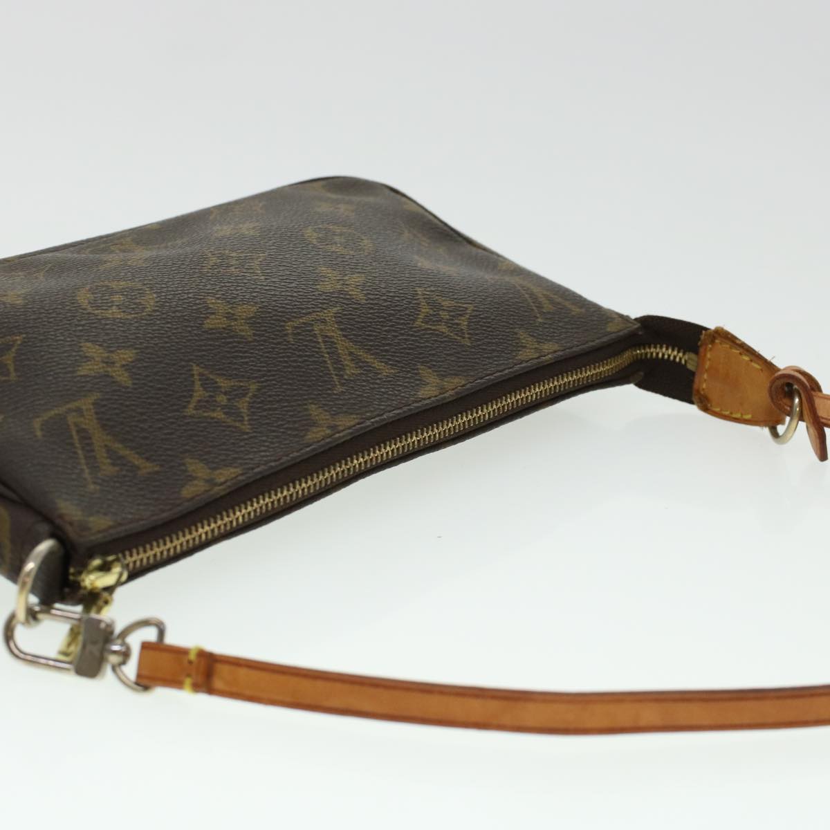 Louis Vuitton Pochette Accessoire Clutch