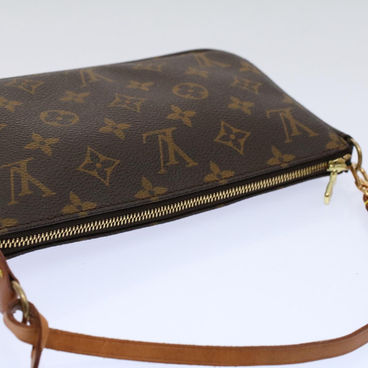 Louis Vuitton Pochette Accessoire Clutch