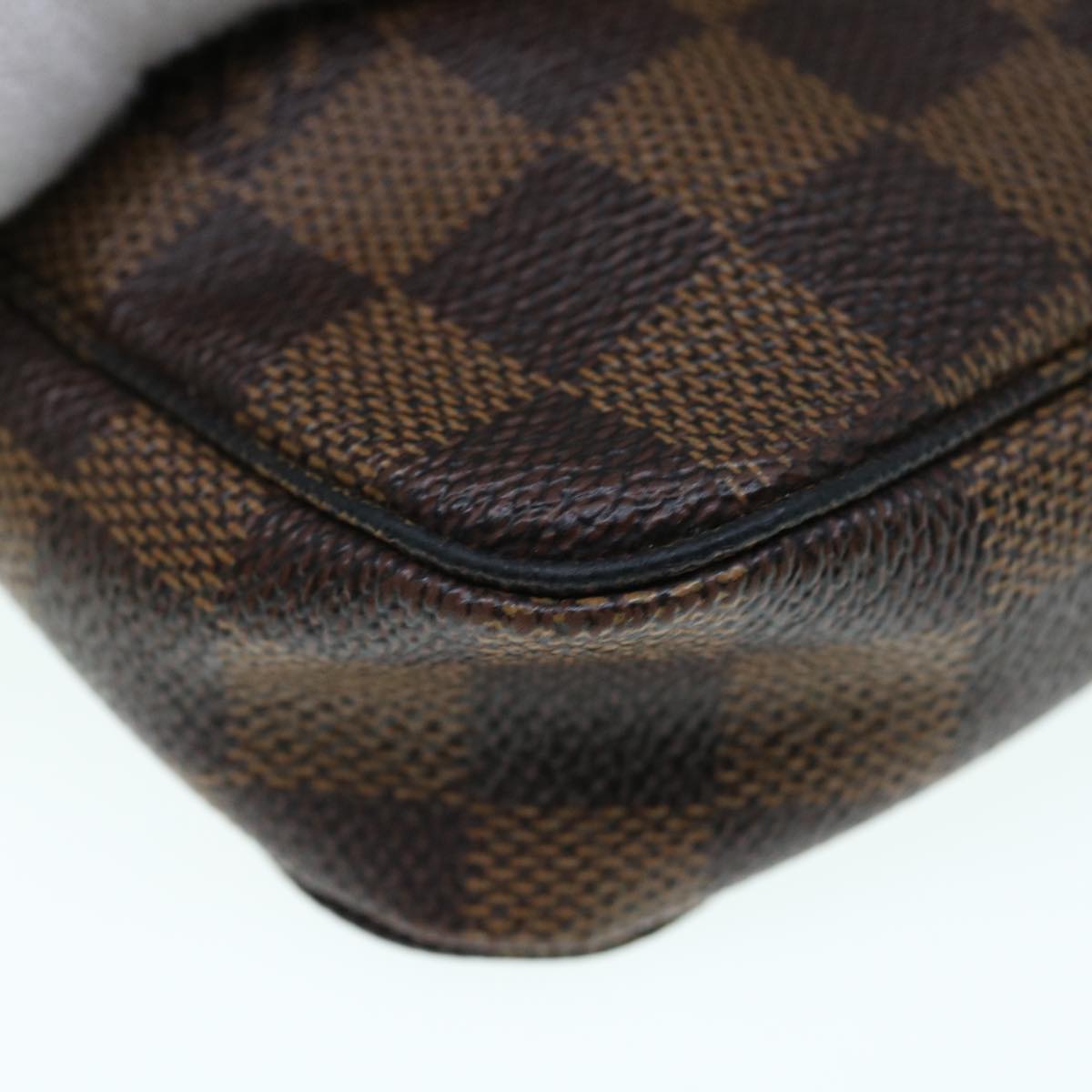 Louis Vuitton Pochette Accessoire Clutch