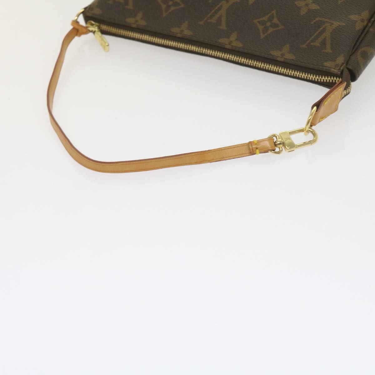 Louis Vuitton Pochette Accessoire Clutch