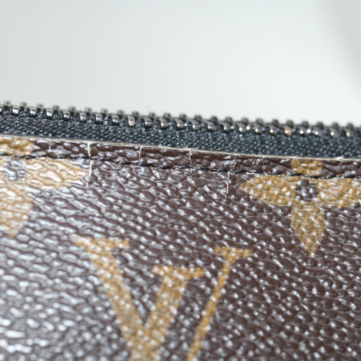 Louis Vuitton Pochette Zippée Clutch