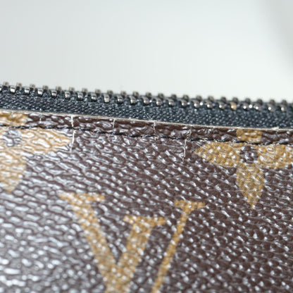 Louis Vuitton Pochette Zippée Clutch