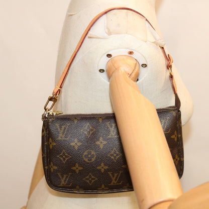 Louis Vuitton Pochette accessoires Clutch