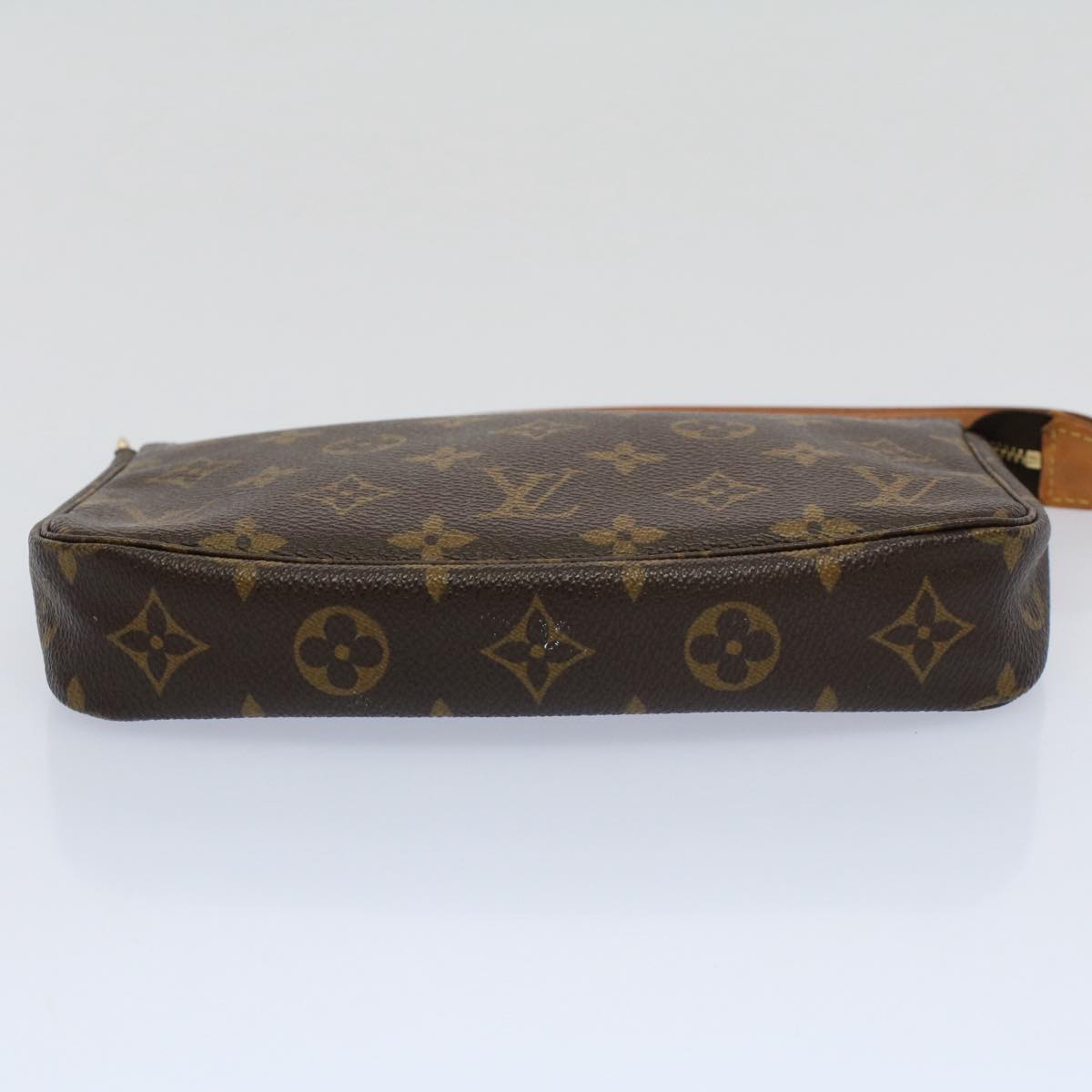 Louis Vuitton Pochette Accessoire Clutch