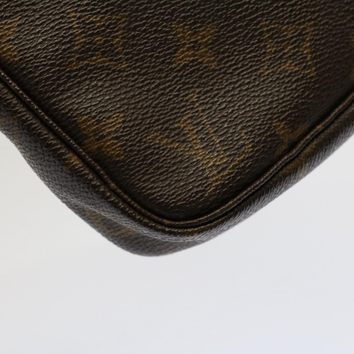 Louis Vuitton Pochette Accessoire Clutch