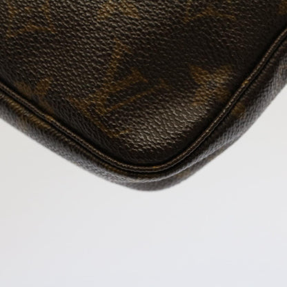 Louis Vuitton Pochette Accessoire Clutch