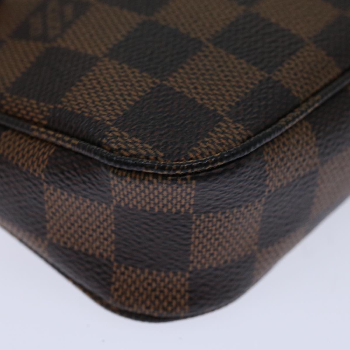 Louis Vuitton Pochette Accessoire Clutch