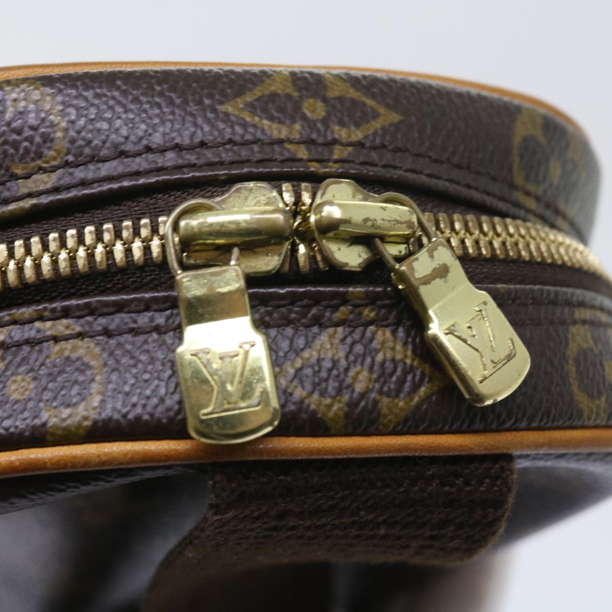 Louis Vuitton Pochette gange Shoulder Bag