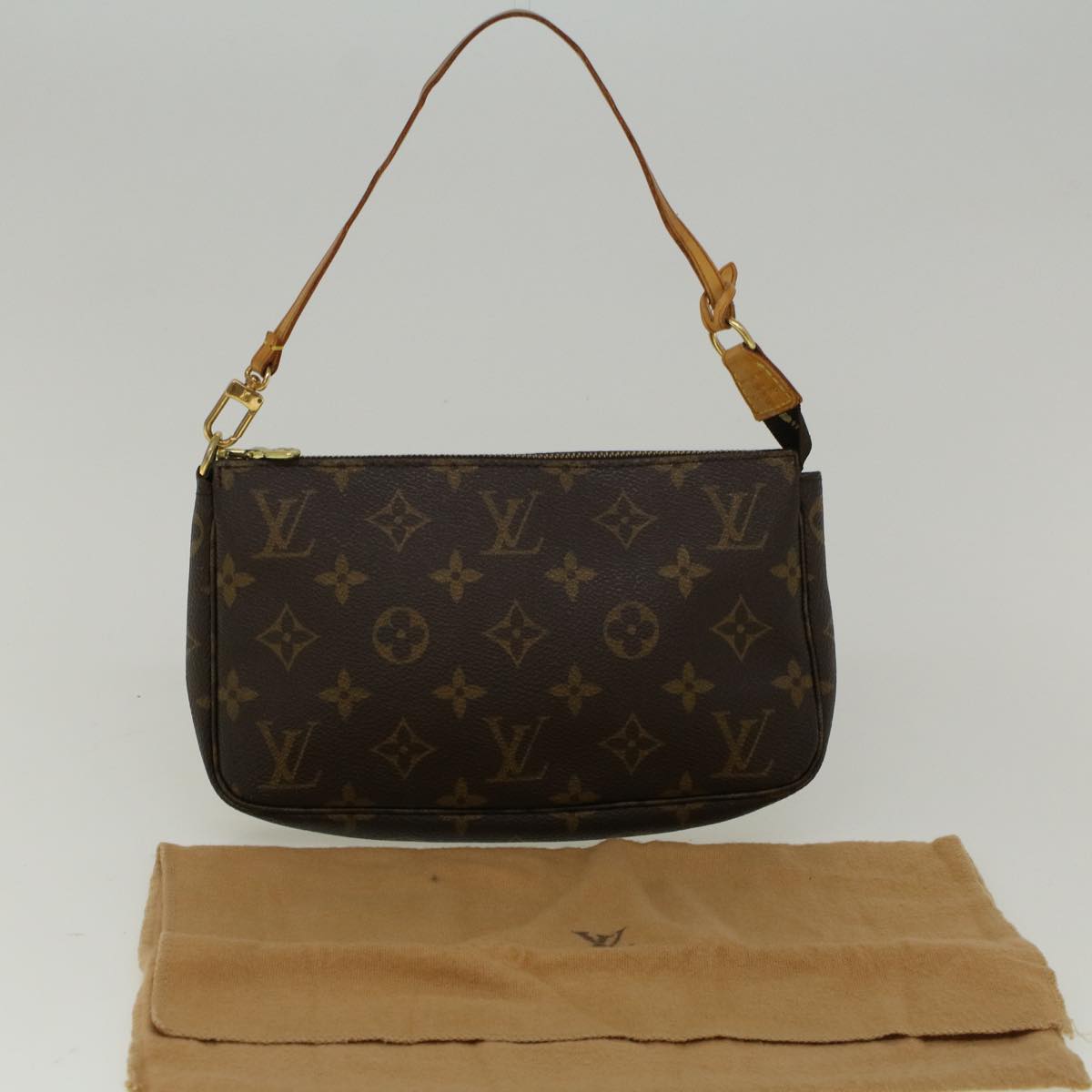 Louis Vuitton Pochette Accessoire Clutch