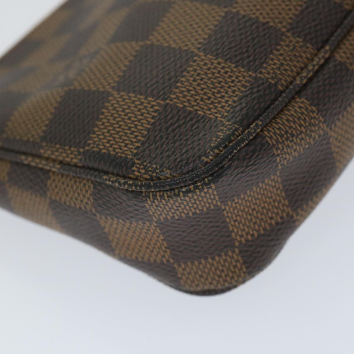 Louis Vuitton Pochette Accessoire Clutch