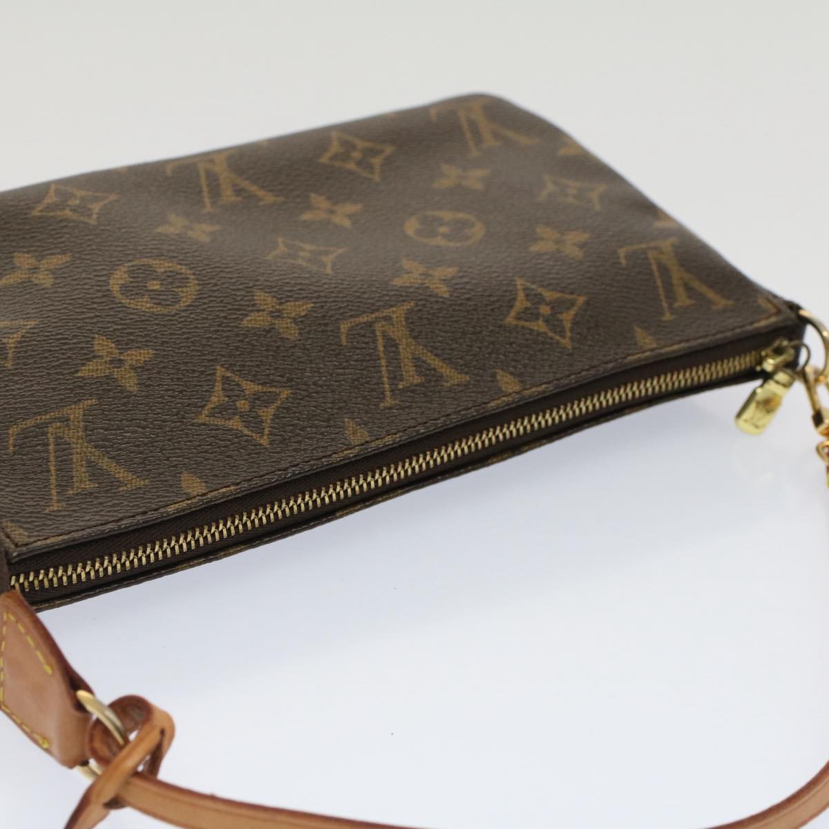 Louis Vuitton Pochette Accessoire Clutch