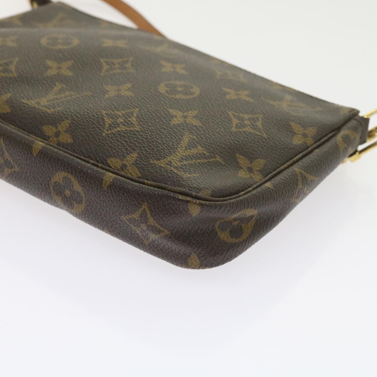 Louis Vuitton Pochette Accessoire Clutch