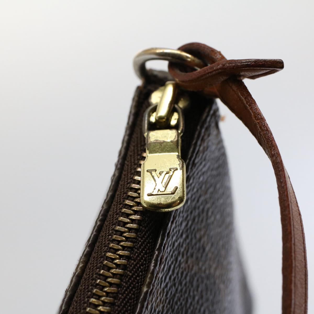 Louis Vuitton Pochette Accessoire Clutch