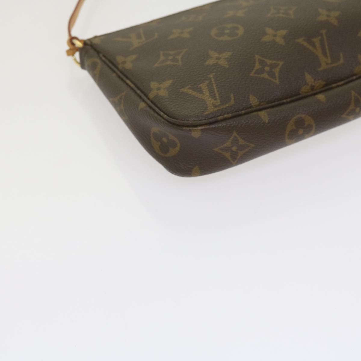 Louis Vuitton Pochette Accessoire Clutch