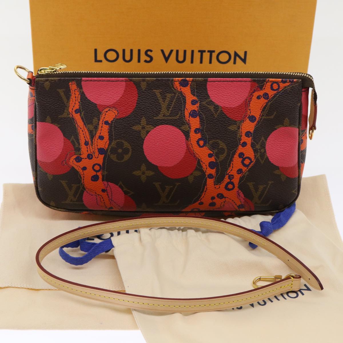 Louis Vuitton Pochette Accessoire Clutch