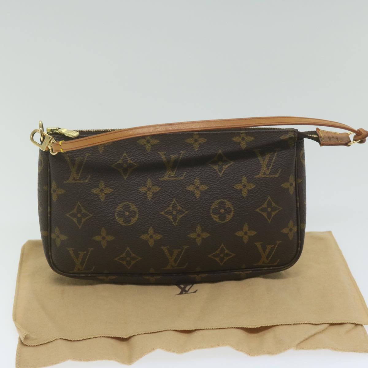 Louis Vuitton Pochette Accessoire Clutch