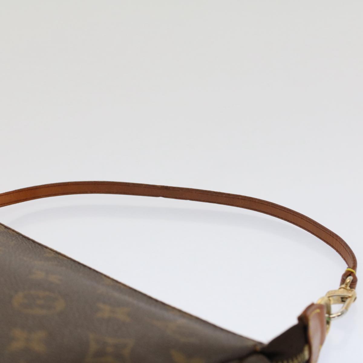 Louis Vuitton Pochette Accessoire Clutch