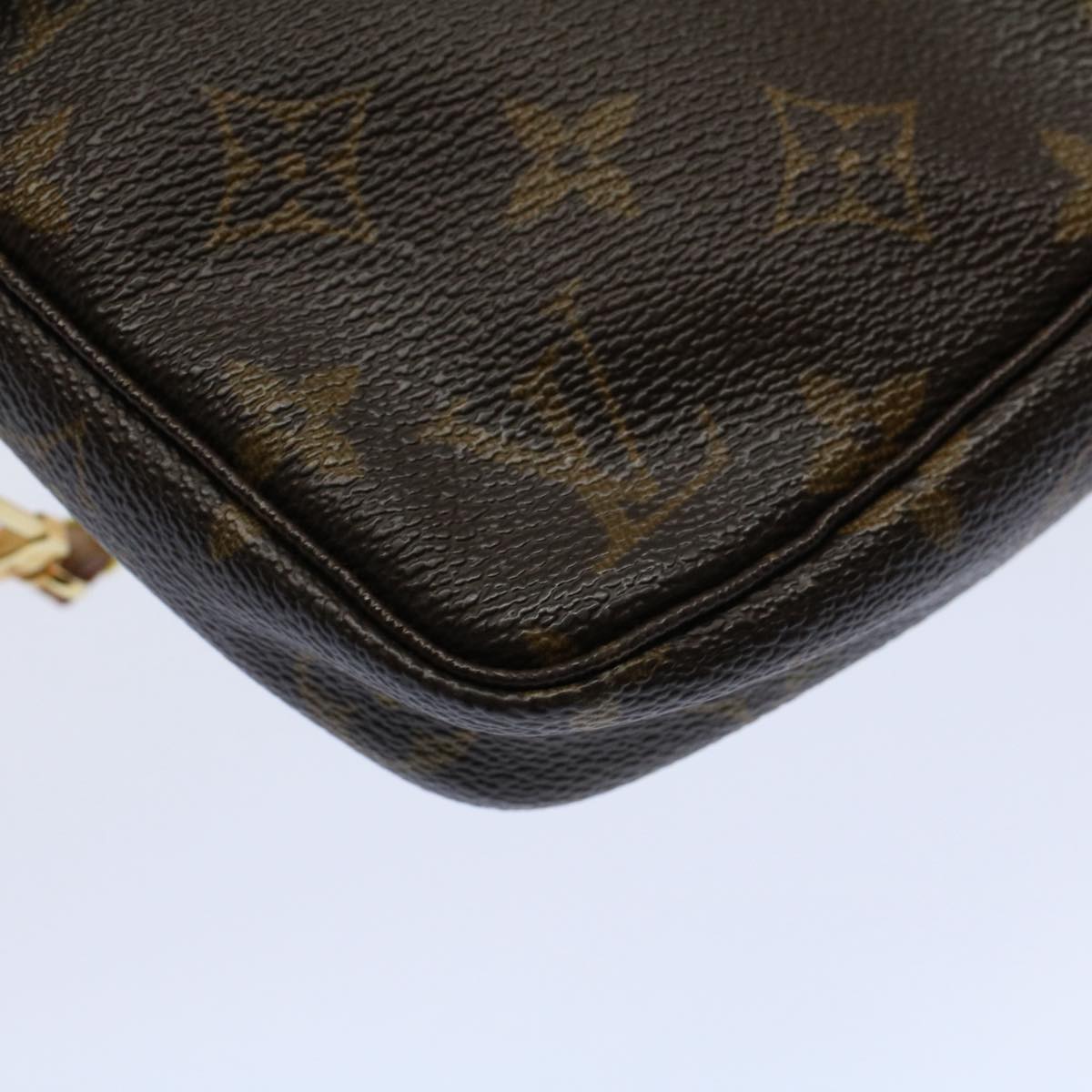 Louis Vuitton Pochette Accessoire Clutch