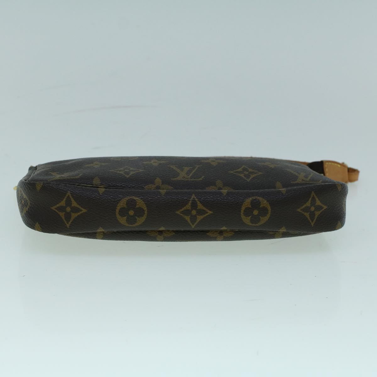 Louis Vuitton Pochette Accessoire Clutch