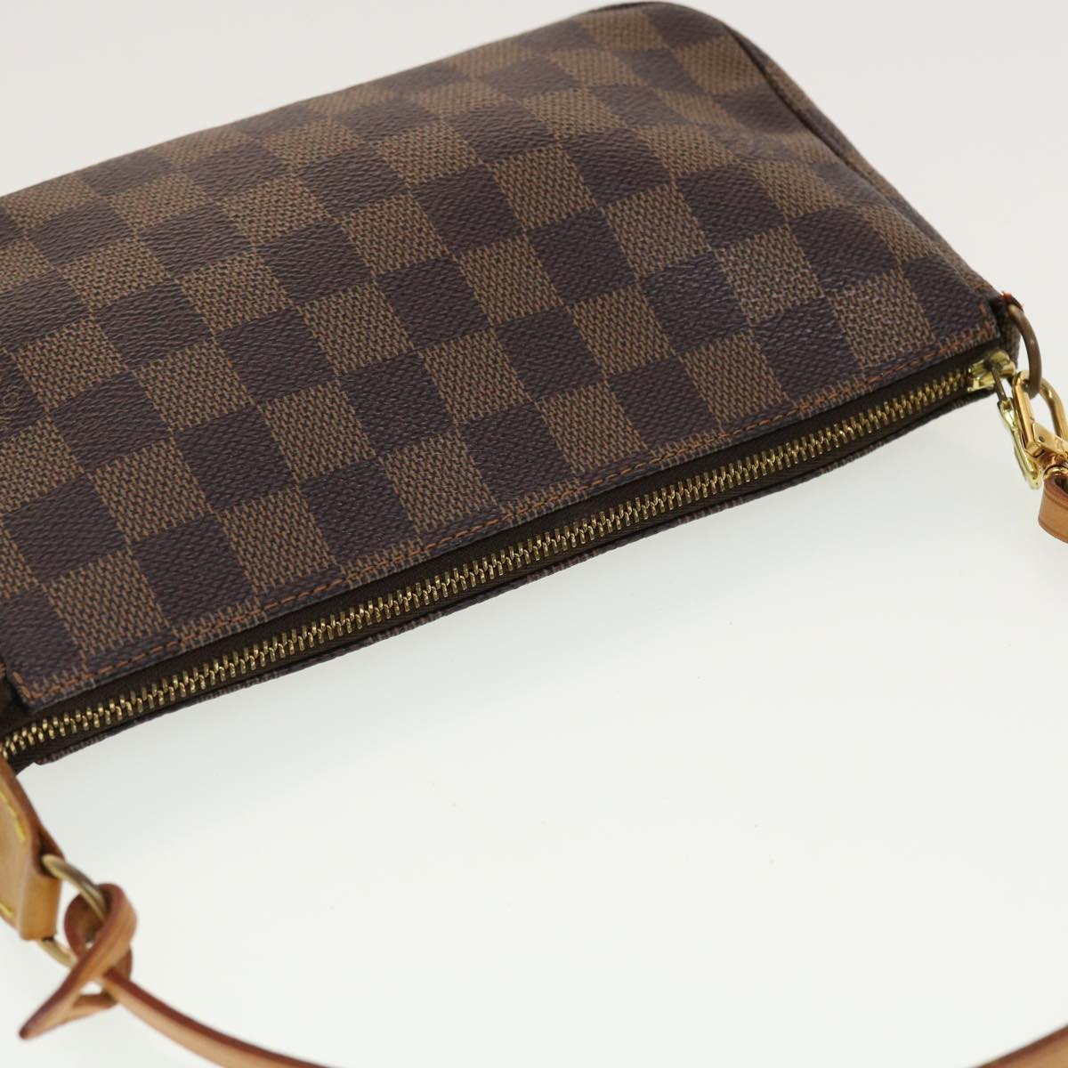 Louis Vuitton Pochette Accessoire Clutch