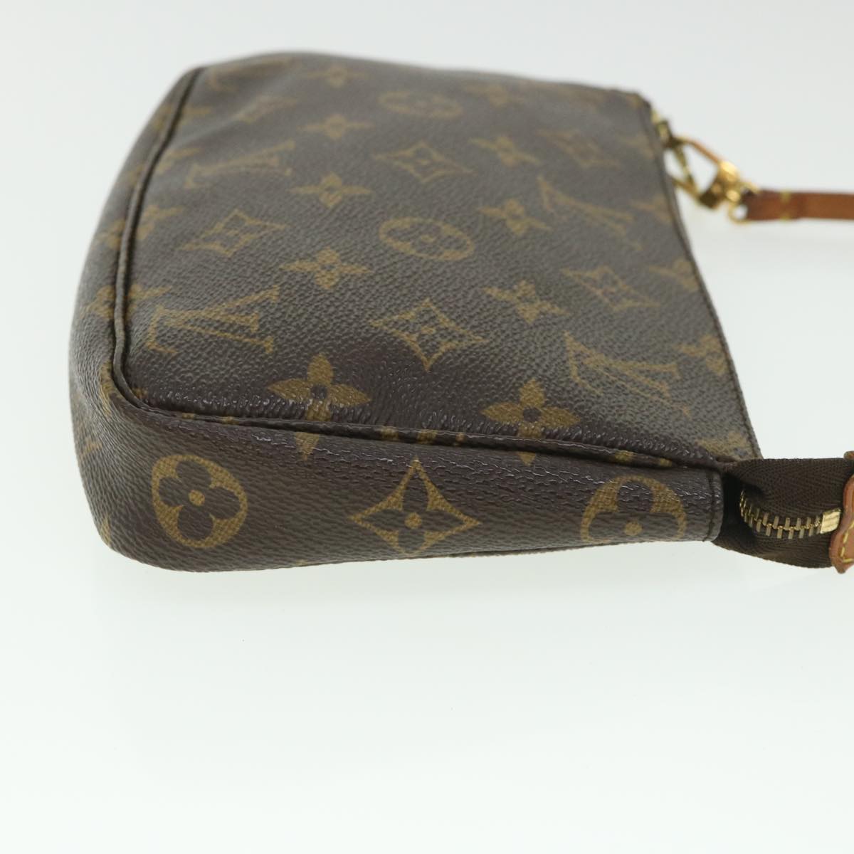 Louis Vuitton Pochette Accessoire Clutch