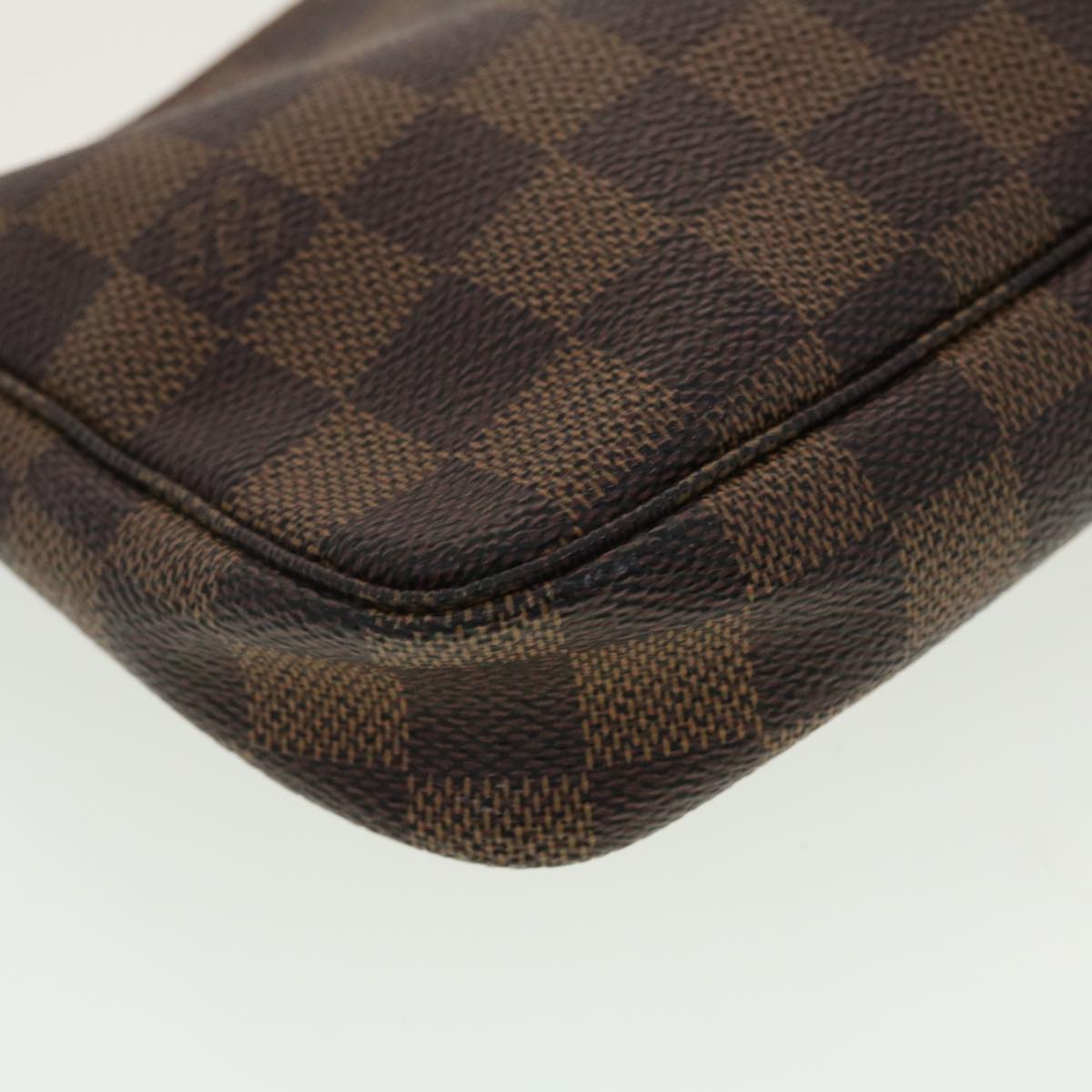 Louis Vuitton Pochette Accessoire Clutch