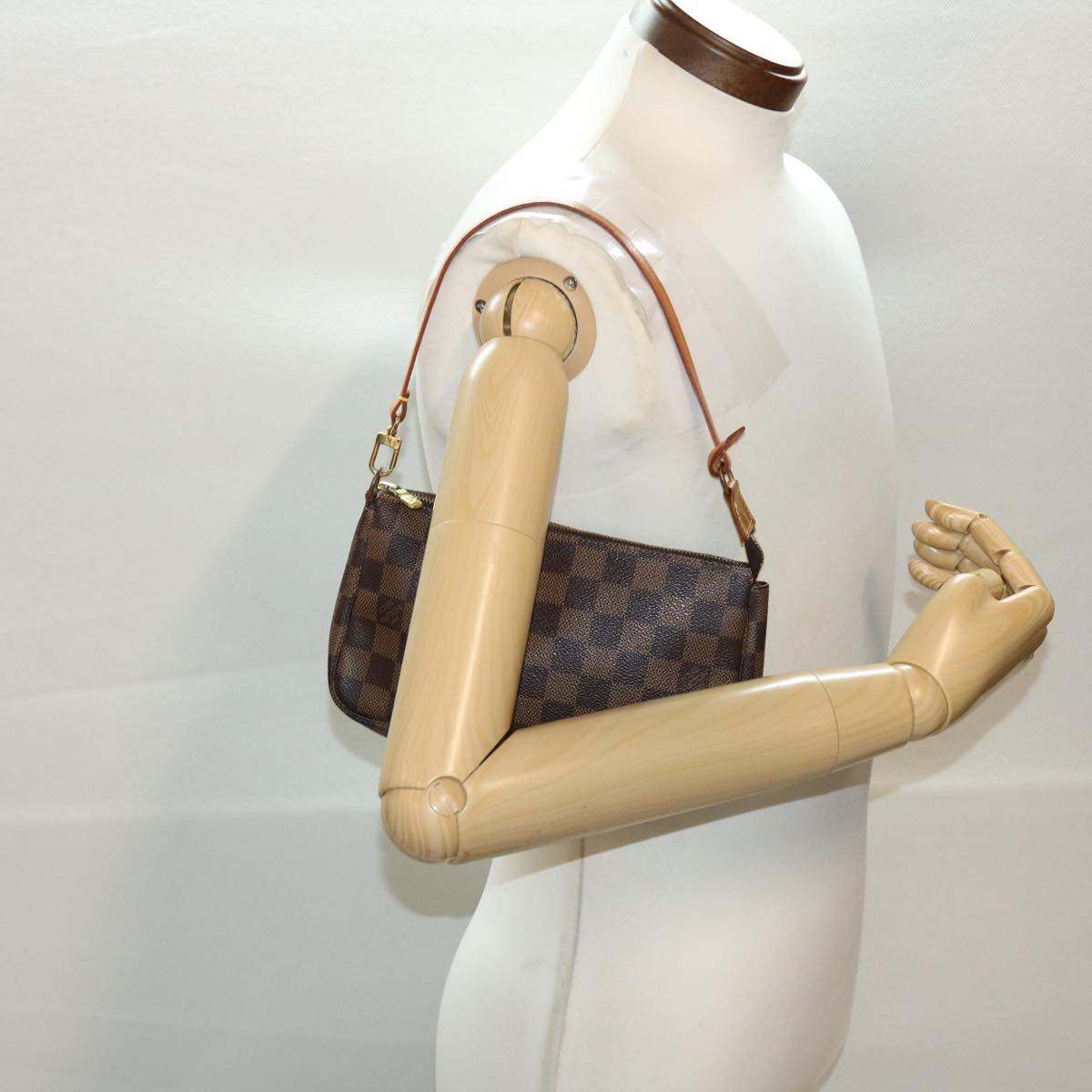 Louis Vuitton Pochette Accessoire Clutch