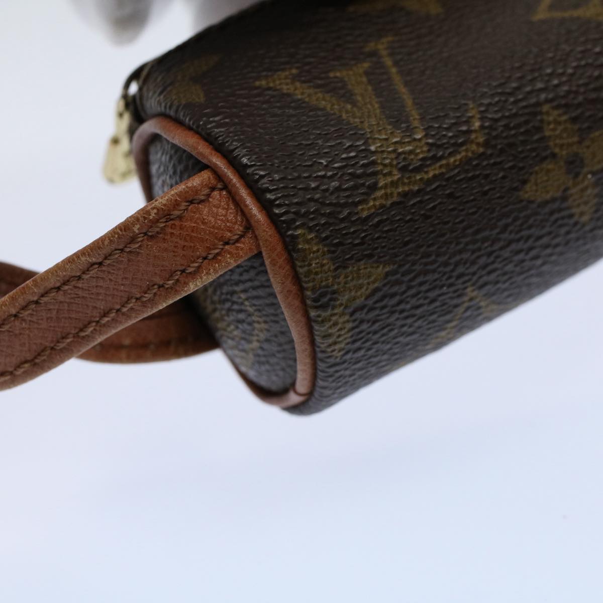 Louis Vuitton Etui à balles de golf Clutch