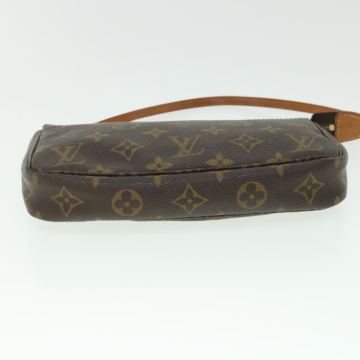 Louis Vuitton Pochette Accessoire Clutch