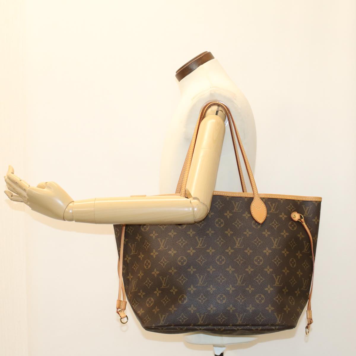 Louis Vuitton Neverfull MM Tote Bag