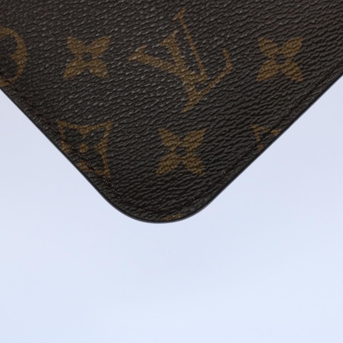 Louis Vuitton Neverfull Clutch