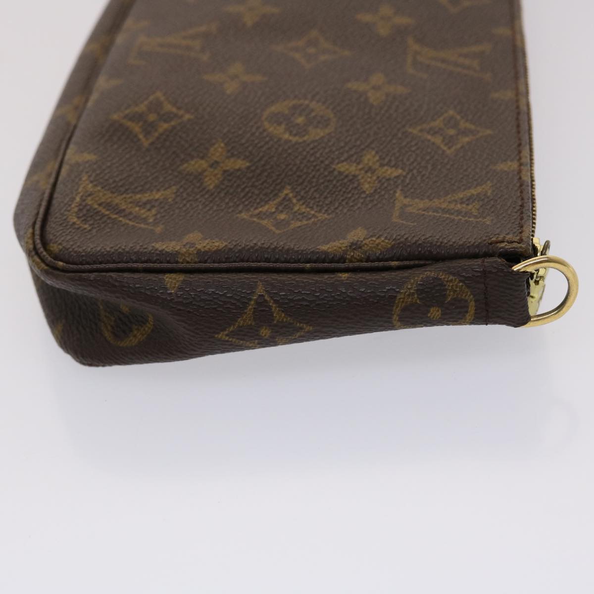 Louis Vuitton Pochette Accessoire Clutch